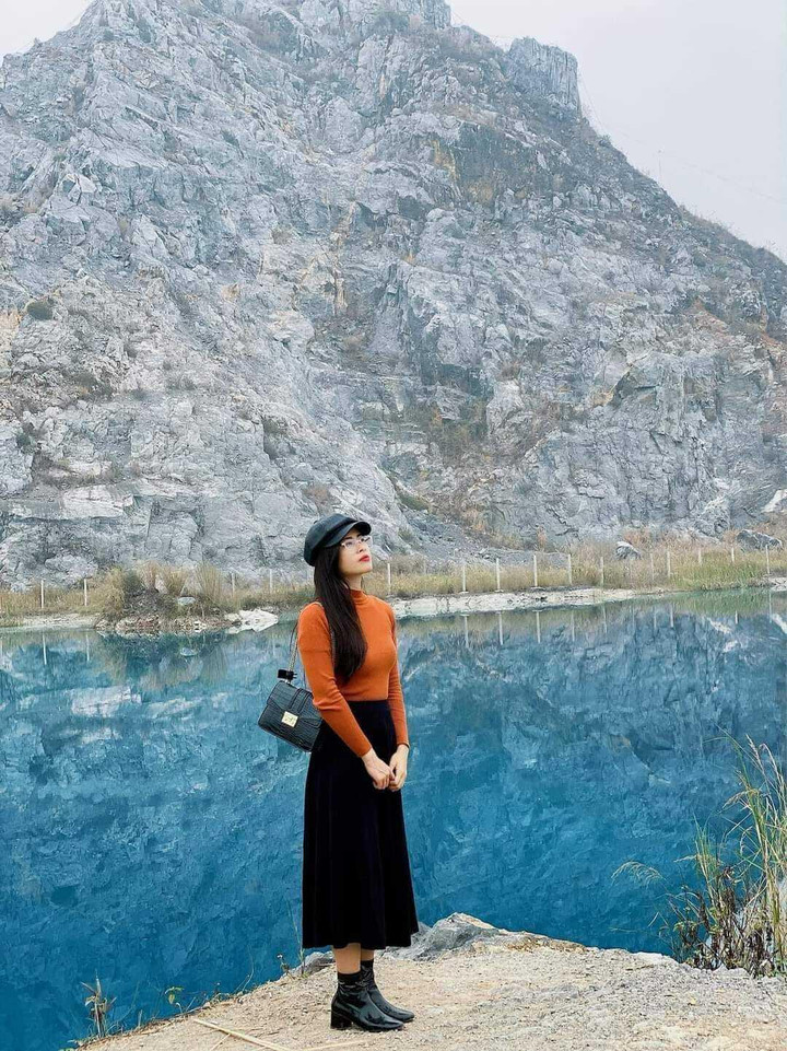 Ngất ngây ngắm sắc xanh biếc của hồ nước đẹp nhất nhì thành phố Cảng - 8