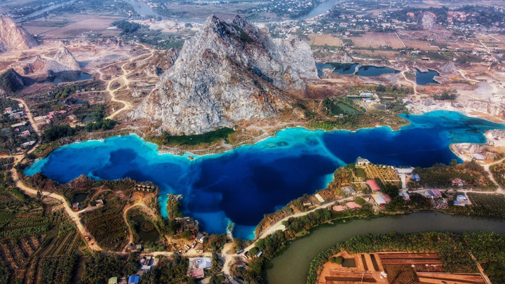 Ngất ngây ngắm sắc xanh biếc của hồ nước đẹp nhất nhì thành phố Cảng - 1