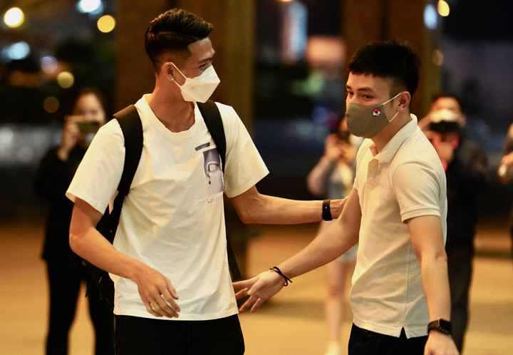 Tân binh Adriano Schmidt được săn đón trong ngày hội quân tuyển Việt Nam - 9