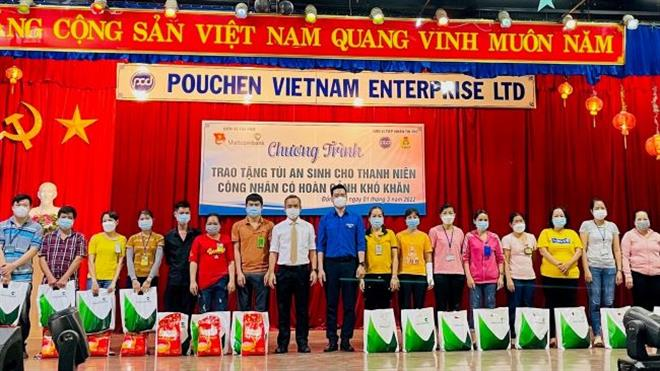 Vietcombank Đồng Nai trao 10.000 túi an sinh nhân dịp Tháng thanh niên 2022 - 2