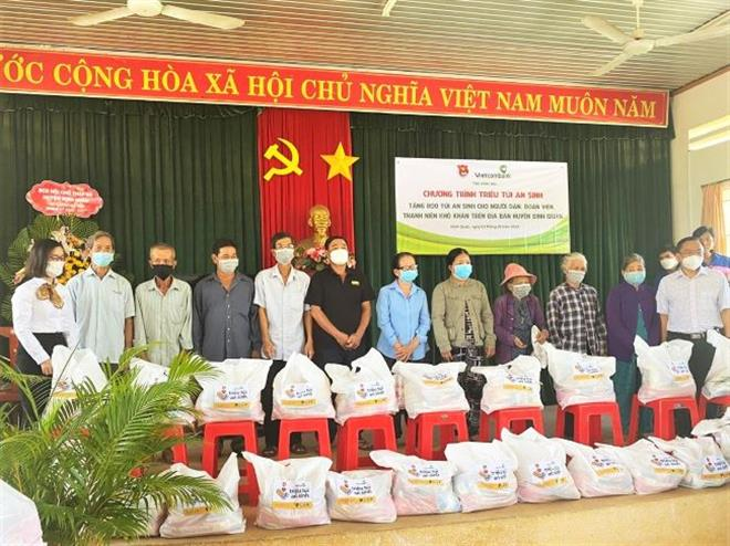 Vietcombank Đồng Nai trao 10.000 túi an sinh nhân dịp Tháng thanh niên 2022 - 3
