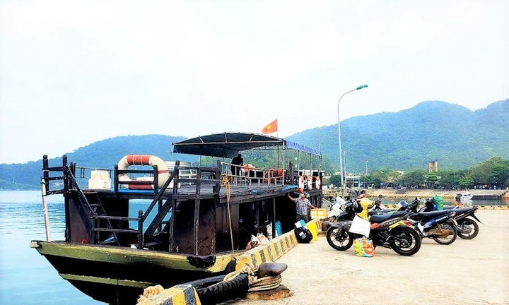 Quảng Nam: Ca nô bị cấm xuất bến, người dân, du khách mắc kẹt ở đảo Cù Lao Chàm - 3