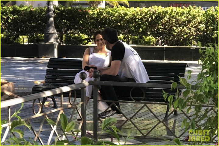 Từ khi yêu lại Ben Affleck, Jennifer Lopez ngày càng trẻ đẹp - 3