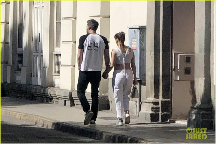 Từ khi yêu lại Ben Affleck, Jennifer Lopez ngày càng trẻ đẹp - 4