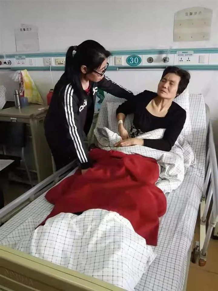 Oái oăm mẹ con thất lạc 26 năm, kết bạn trên mạng mà 'đến chết mới nhận ra nhau' - 2