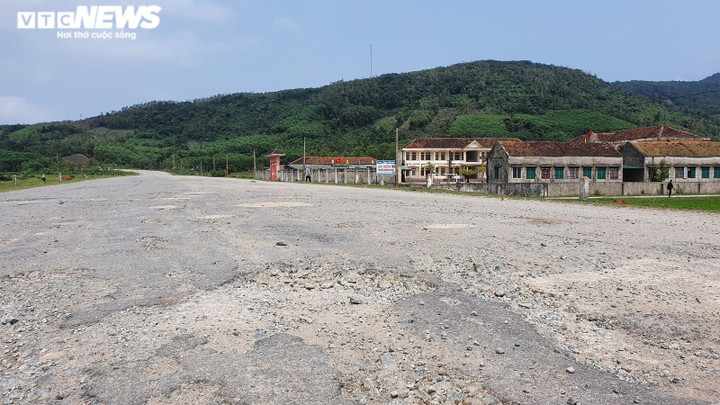 Ảnh: Đường vào khu liên hợp gang thép Formosa nát bét, ‘hành hạ’ người đi đường - 10