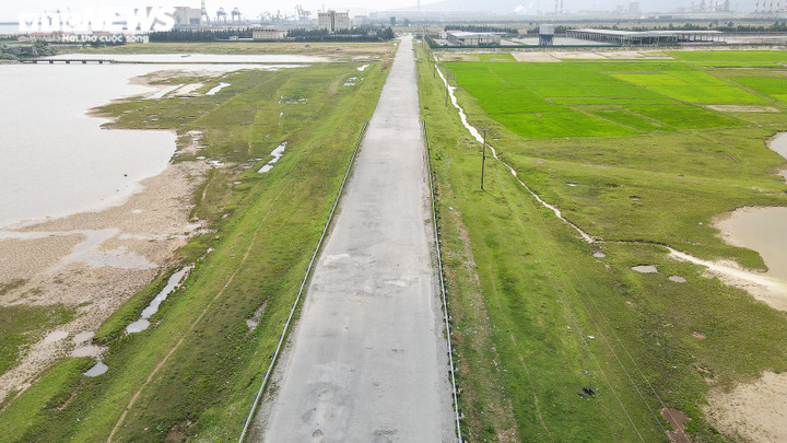 Ảnh: Đường vào khu liên hợp gang thép Formosa nát bét, ‘hành hạ’ người đi đường - 2