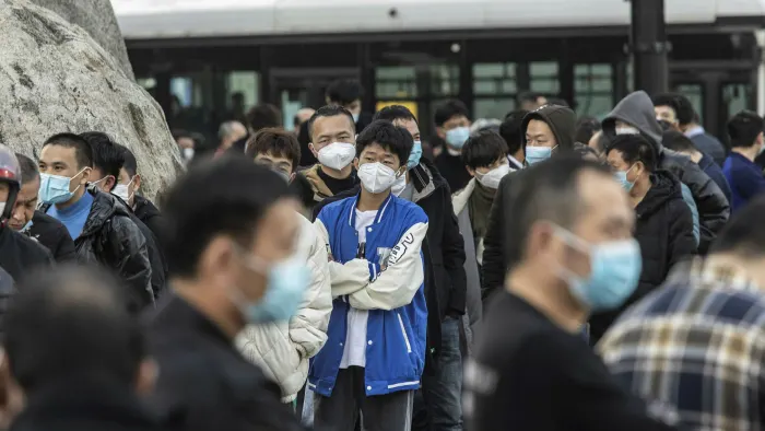 Chứng khoán Trung Quốc giảm sâu nhất trong 14 năm, các tỷ phú mất 52 tỷ USD - 1