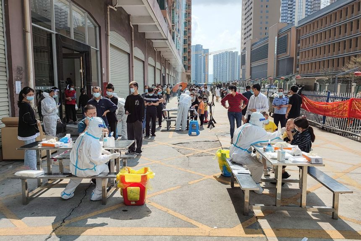 Thâm Quyến đóng cửa vì COVID-19, chuỗi cung ứng của Trung Quốc đình trệ - 1