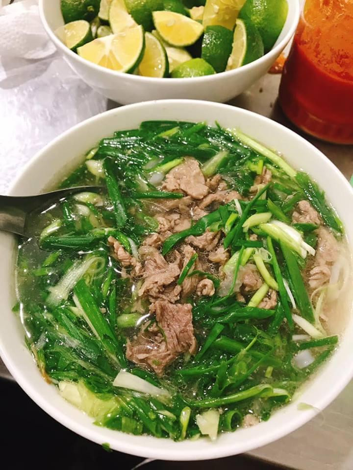 Sau tăng giá sốc, phở Thìn Lò Đúc lại bị bàn tán treo 'bảng cửu chương 80k' - 2