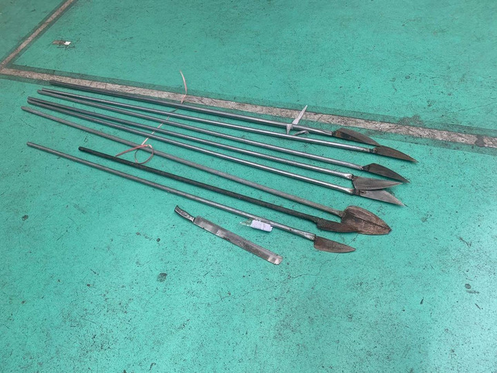 Tạm giữ hai nhóm thanh niên mang giáo nhọn diễu phố, sẵn sàng hỗn chiến - 2