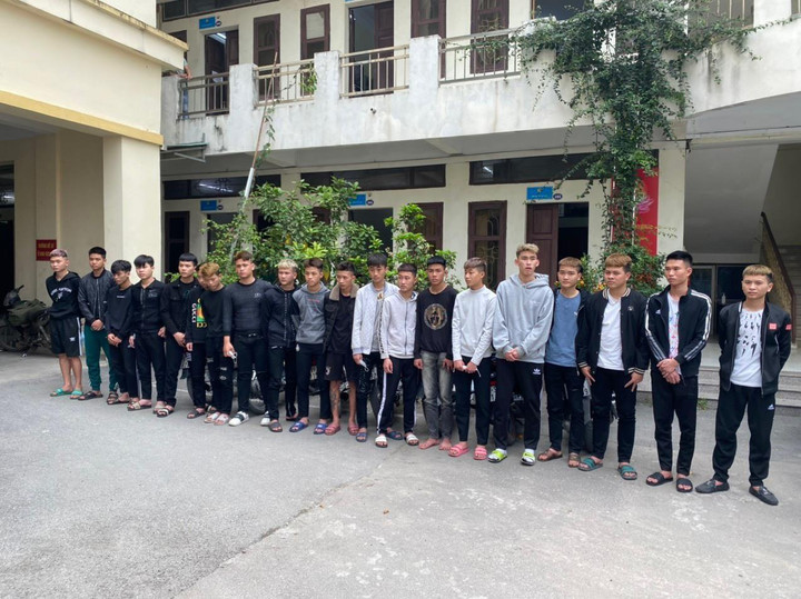 Tạm giữ hai nhóm thanh niên mang giáo nhọn diễu phố, sẵn sàng hỗn chiến - 1