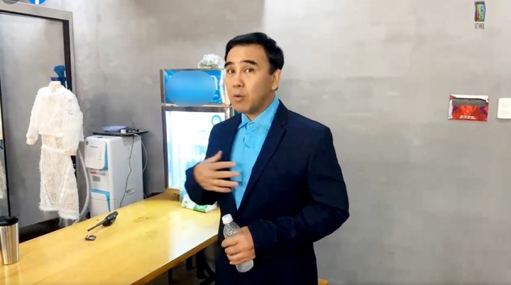 MC Quyền Linh 'tố' chương trình 1 năm làm hỏng của anh 400 cái áo và cái kết - 4