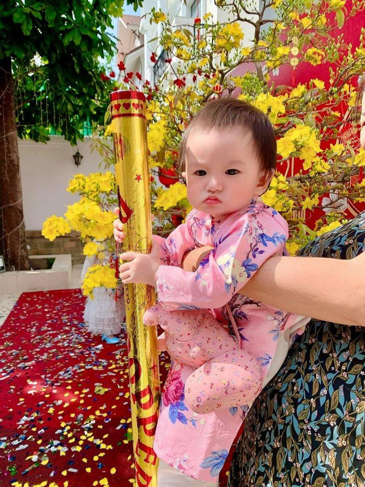 Đoàn Di Băng khoe con gái mới 1 tuổi đã 'kiếm' chục tỷ đồng