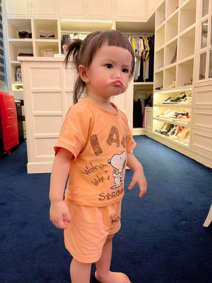 Đoàn Di Băng khoe con gái mới 1 tuổi đã 'kiếm' chục tỷ đồng