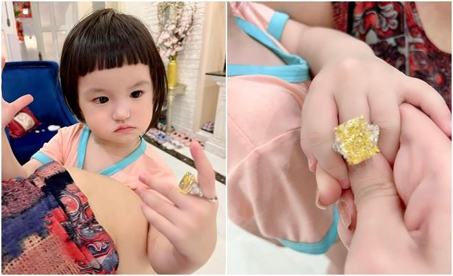 Đoàn Di Băng khoe con gái mới 1 tuổi đã 'kiếm' chục tỷ đồng