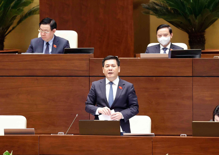 Bộ trưởng Công Thương: Cần tính các quỹ an sinh, quỹ bình ổn để kìm giá xăng - 1