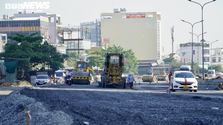 Ảnh: Cận cảnh đại lộ Nguyễn Văn Linh gồm 10 làn xe sắp hoàn tất - 7