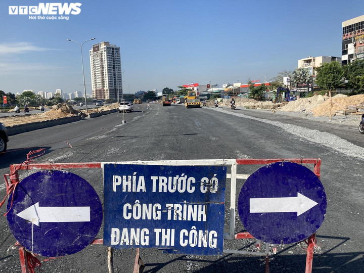 Ảnh: Cận cảnh đại lộ Nguyễn Văn Linh gồm 10 làn xe sắp hoàn tất - 4
