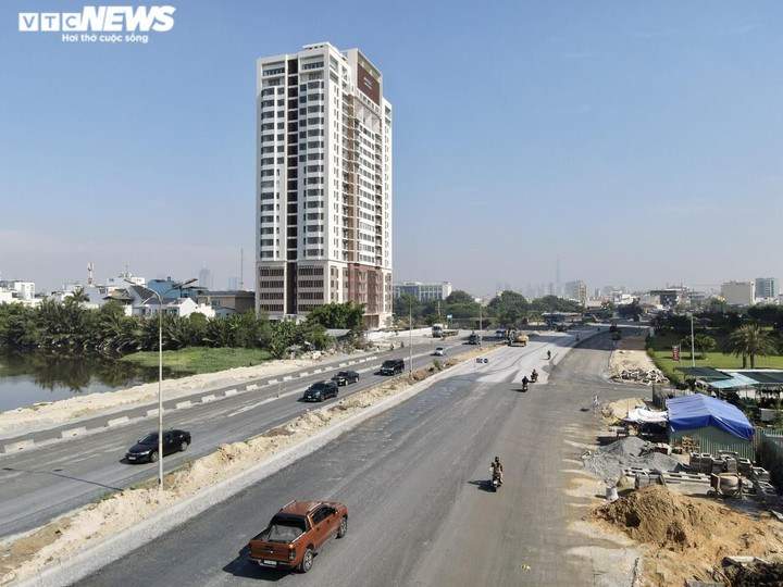 Ảnh: Cận cảnh đại lộ Nguyễn Văn Linh gồm 10 làn xe sắp hoàn tất - 9