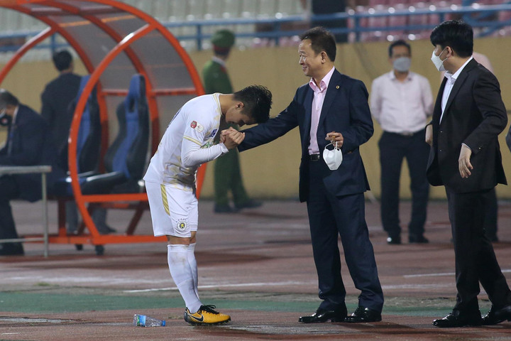 HLV trưởng tuyển Thái Lan gợi ý bến đỗ ở châu Âu cho Quang Hải - 1