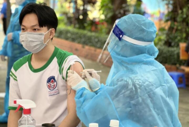 Bộ Y tế giải trình việc chậm mua vaccine COVID-19 cho trẻ từ 5 đến dưới 12 tuổi - 1