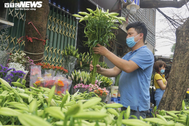 'Đặc sản tháng 3 của Hà Nội' đắt đỏ, khách vẫn tấp nập mua - 8