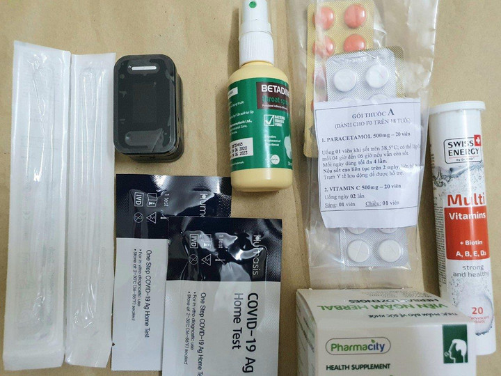 Học sinh F0 khóc vì quá tải bài vở - 2