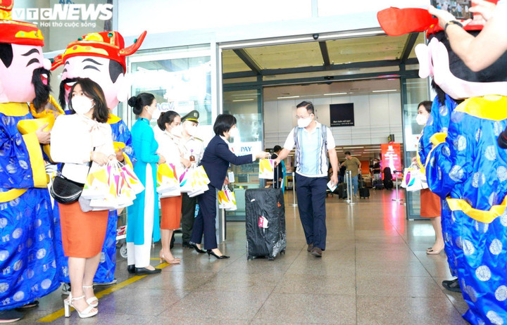 Hàng loạt đường bay quốc tế đưa du khách đến Đà Nẵng - 1