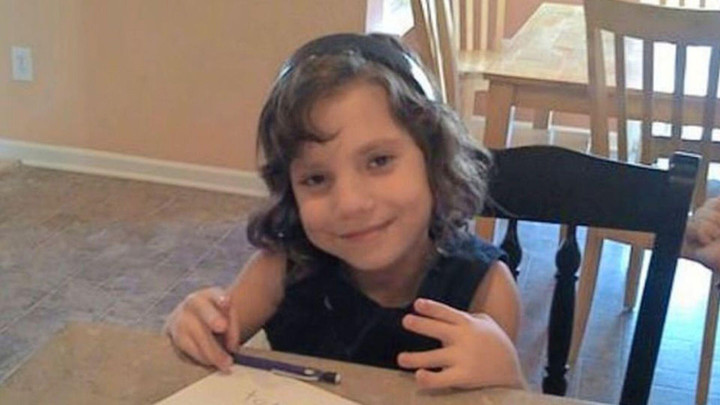 Bà mẹ sốc khi phát hiện con nuôi 9 tuổi hóa ra đã ngoài 20, ủ mưu sát hại cả nhà - 2