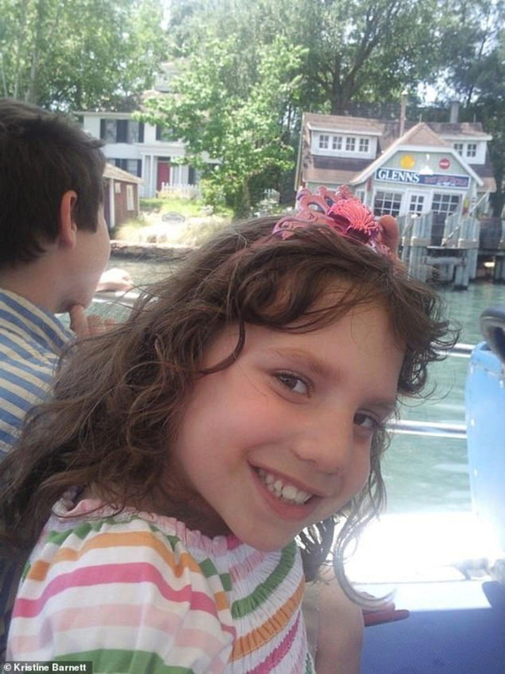 Bà mẹ sốc khi phát hiện con nuôi 9 tuổi hóa ra đã ngoài 20, ủ mưu sát hại cả nhà - 6