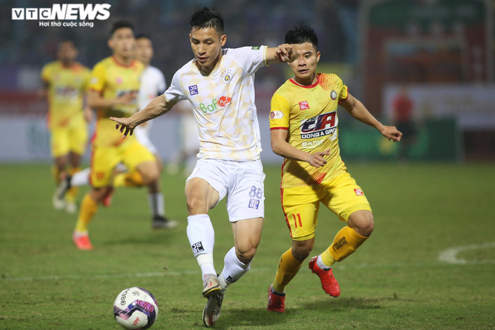 Quang Hải ghi bàn tinh quái, đối thủ hết trận mới nhận ra - 15