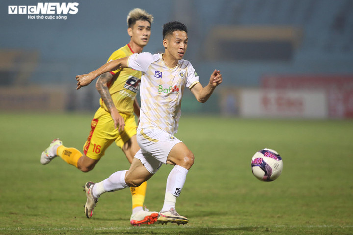 Quang Hải ghi bàn tinh quái, đối thủ hết trận mới nhận ra - 10