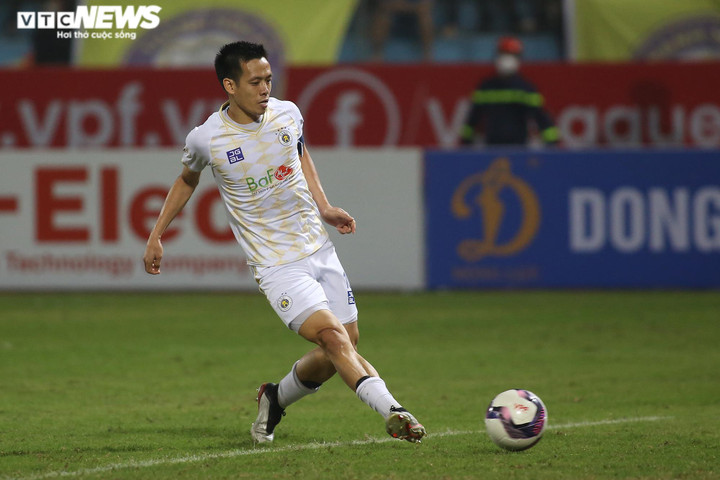 Quang Hải ghi bàn tinh quái, đối thủ hết trận mới nhận ra - 12