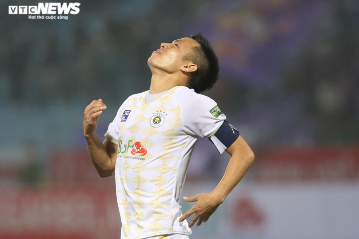 Quang Hải ghi bàn tinh quái, đối thủ hết trận mới nhận ra - 13