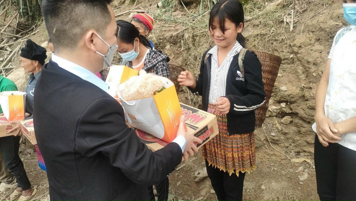 Tập đoàn Viễn Đông Nga trao quà cho người dân nghèo tại Mường Lát, Thanh Hóa - 2