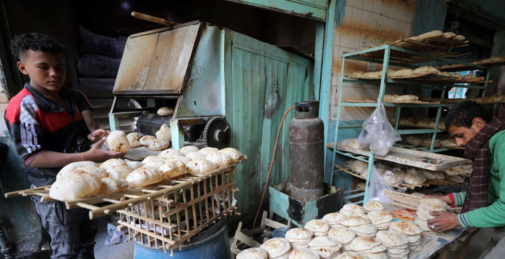 Người dân Trung Đông đổ xô tích trữ hàng hóa - 1