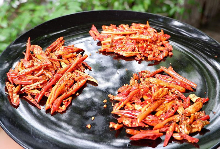 Món snack ớt khô nổi tiếng ở Thái Lan, nhai giòn rụm mà không hề cay xé lưỡi? - 3