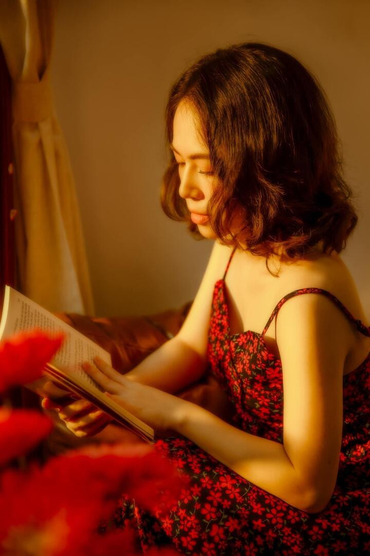 Hình ảnh đời thường khác lạ của BTV Thư Hiền 'Chuyển động 24h' - 4