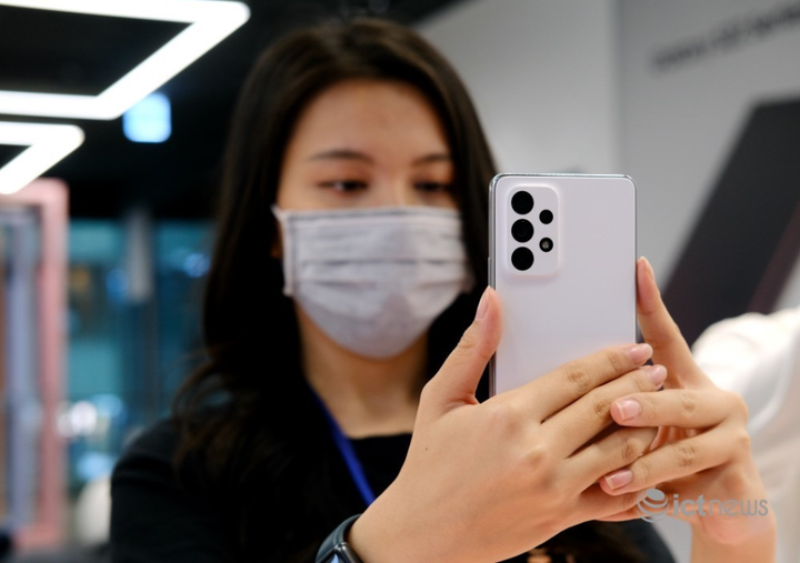 Doanh số điện thoại 5G lần đầu tiên vượt qua điện thoại 4G - 1