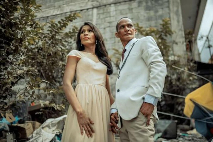 Cặp đôi chụp ảnh cưới tại bãi phế liệu gây xúc động bởi câu chuyện phía sau - 13