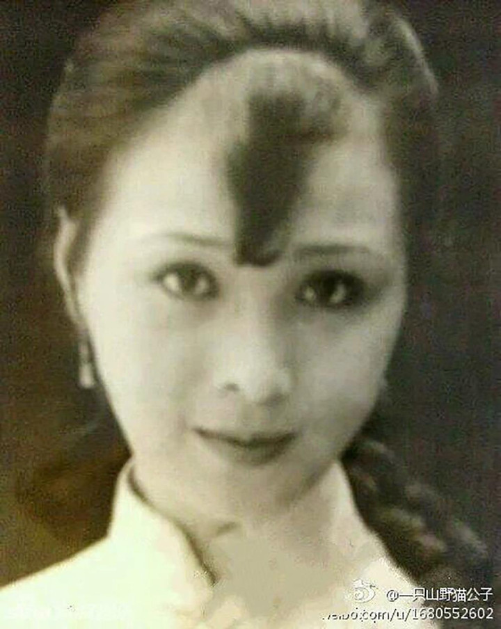 'Nhà tôi 3 đời gen đẹp': Nhan sắc mỹ miều của 3 đại mỹ nhân nhà Lưu Diệc Phi - 1