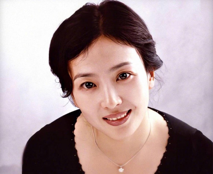 'Nhà tôi 3 đời gen đẹp': Nhan sắc mỹ miều của 3 đại mỹ nhân nhà Lưu Diệc Phi - 3