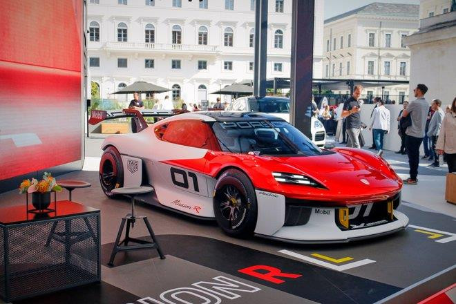 Porsche 718 Boxster và Cayman trở thành xe điện vào năm 2025 - 1