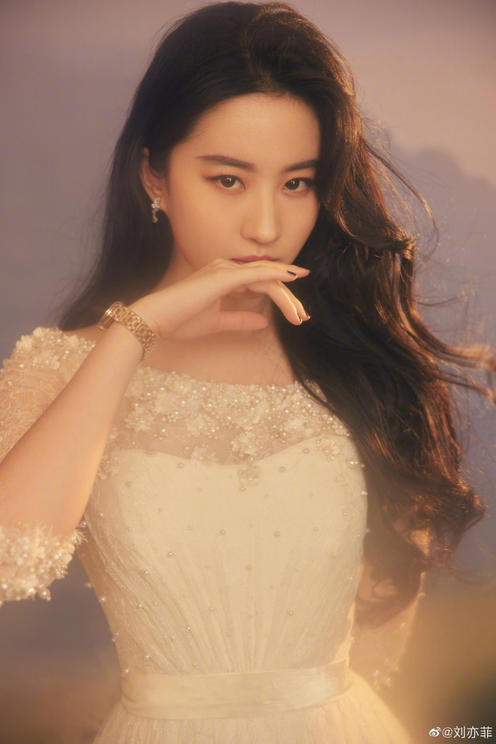 'Nhà tôi 3 đời gen đẹp': Nhan sắc mỹ miều của 3 đại mỹ nhân nhà Lưu Diệc Phi - 8