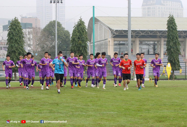 HLV Lee Young-jin chưa hết COVID-19, U23 Việt Nam biến động lực lượng - 1