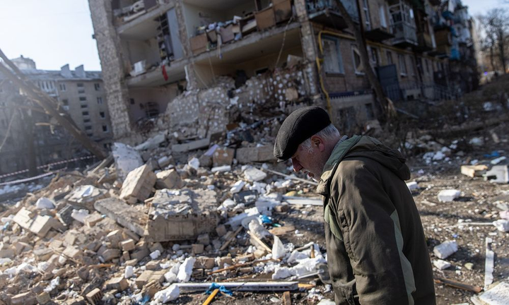 EU có thể lấy tài sản của các nhà tài phiệt Nga để hỗ trợ Ukraine - 1