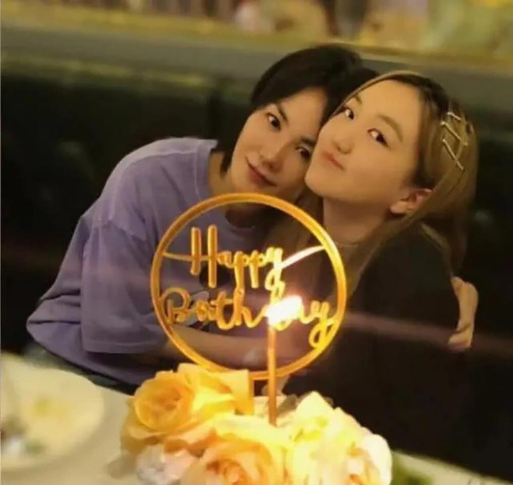 Con gái Lý Á Bằng - Vương Phi: Xinh đẹp ở tuổi 15, thân thiết với vợ mới của bố - 4