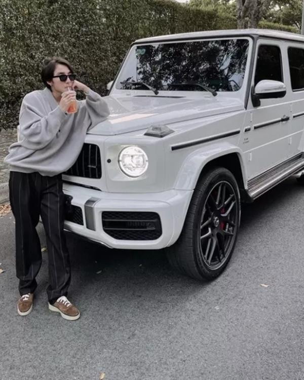 Hiền Hồ giàu cỡ nào ở tuổi 25? Hiền Hồ sở hữu xe chục tỷ, dát đầy hàng hiệu sau 5 năm đi hát - 3