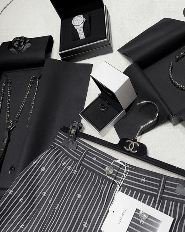 Hiền Hồ giàu cỡ nào ở tuổi 25? Hiền Hồ sở hữu xe chục tỷ, dát đầy hàng hiệu sau 5 năm đi hát - 7